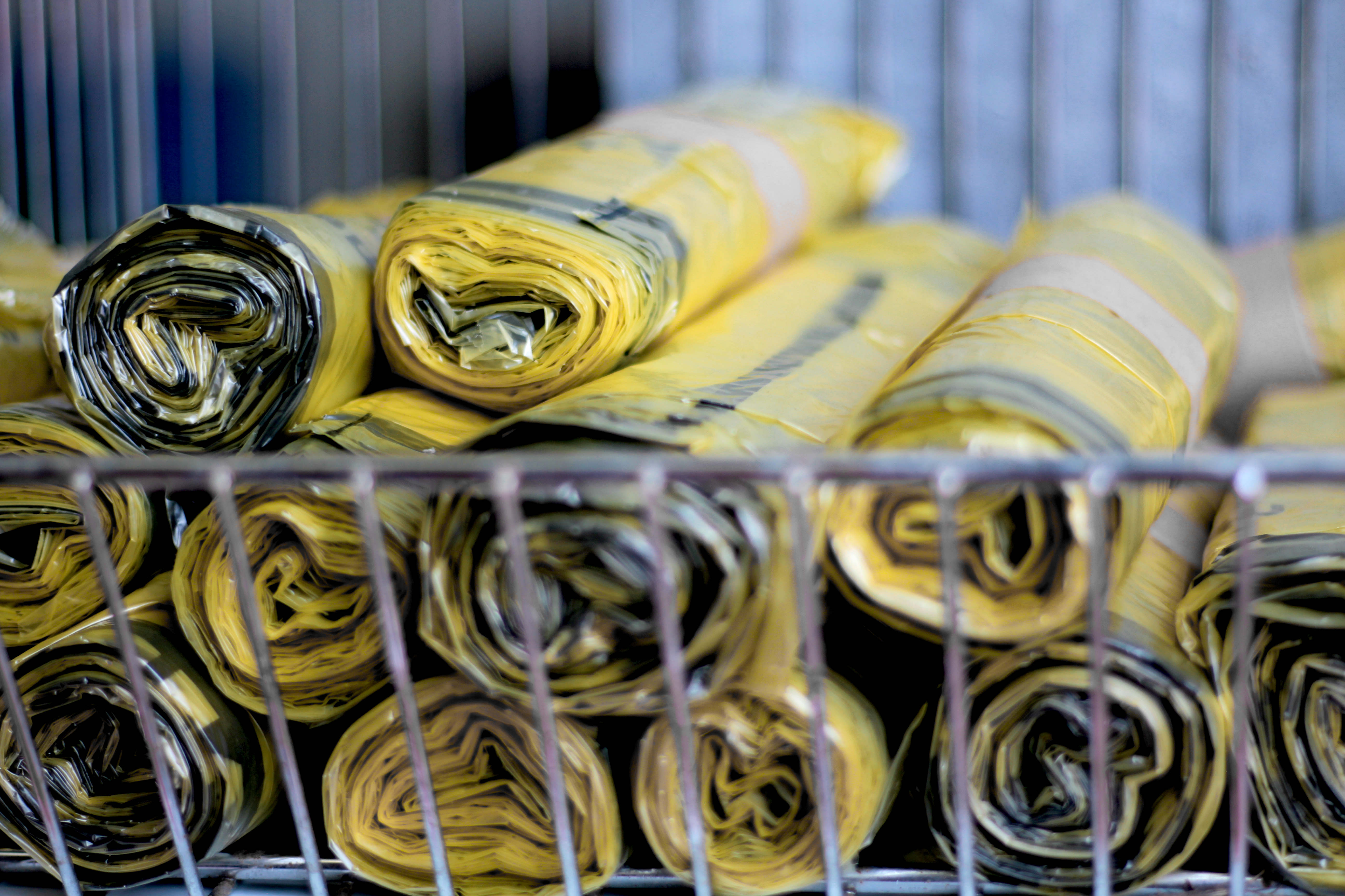 Rollen Gelber Sack gestapelt
